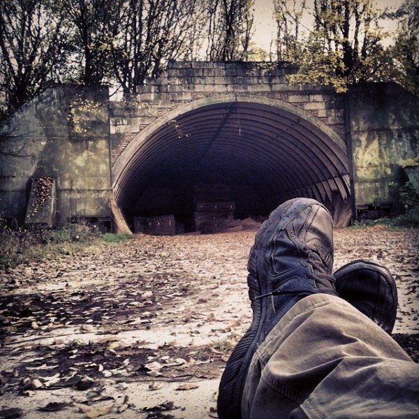 Elhagyatott orosz páncélozott repülőgép hangár.