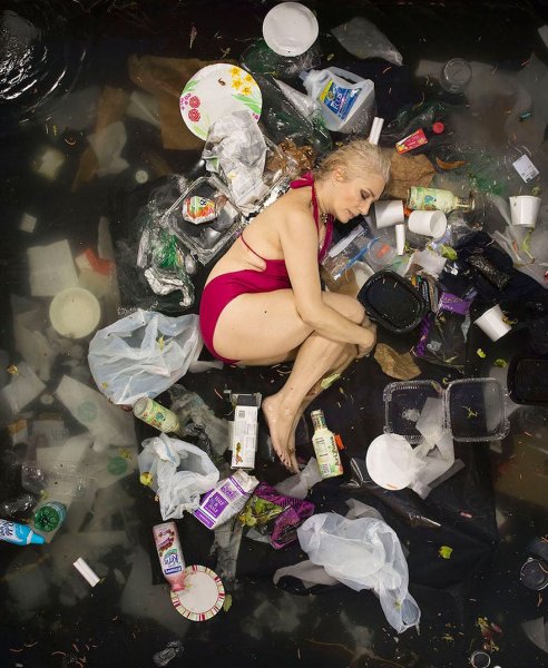 7-days-of-garbage-environmental-photography-gregg-segal-7