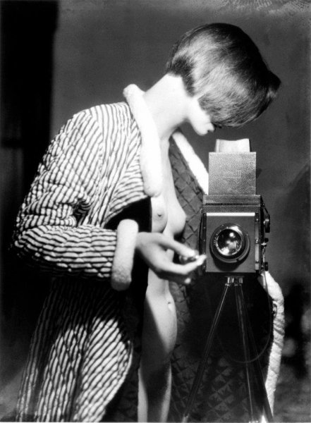 Marianne Breslauer (1900-2001), Self-Portrait