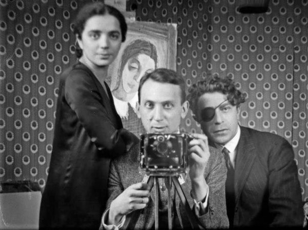 André Kertész, Self-Portrait with friends