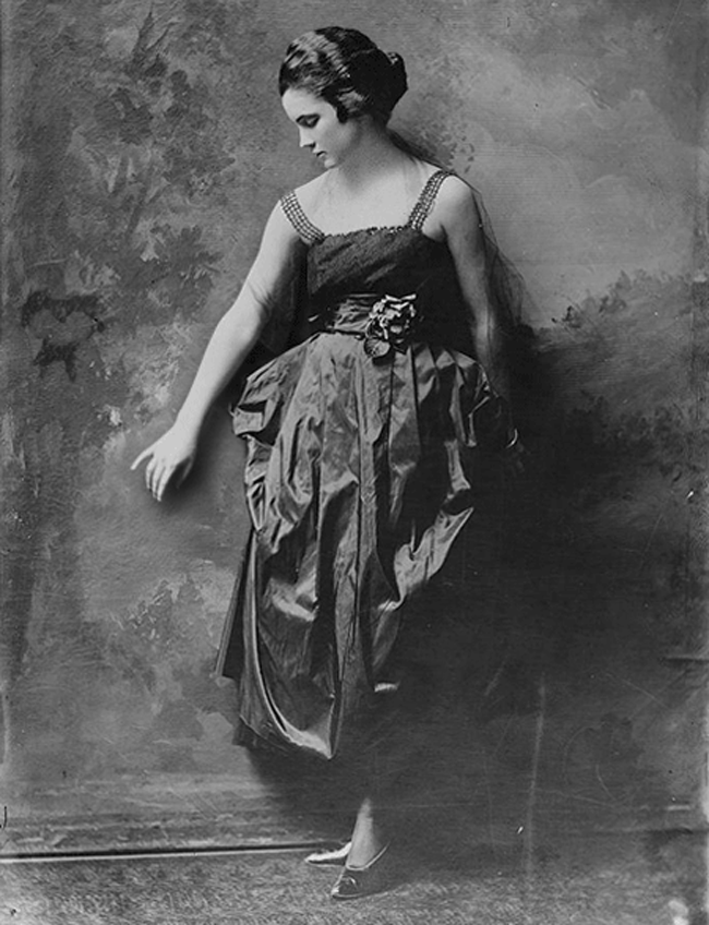 Artist Kevin Weir Creates Ghostly Animated GIFs Using Archival Photos from the Library of Congress history gifs black and white animation 